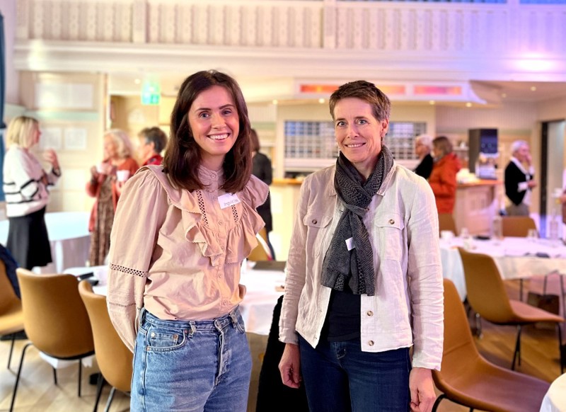 Bildet viser Ingvild Erøy og Christine Sandvold.