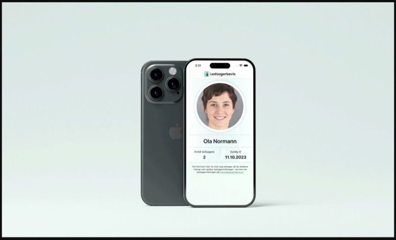 Bildet viser en smarttelefon med et digitalt ledsagerbevis.