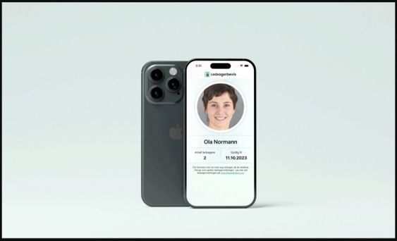 Bildet viser en smarttelefon med et digitalt ledsagerbevis.
