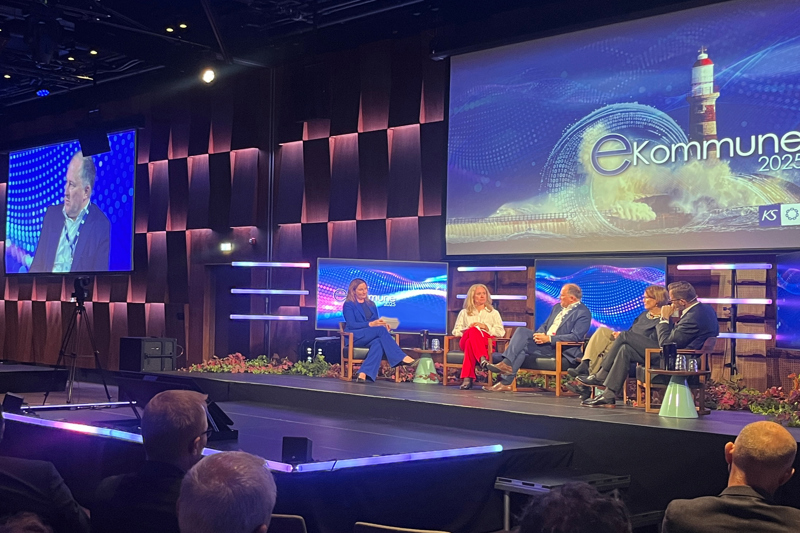 Per Kristian Vareide på scenen på eKommune